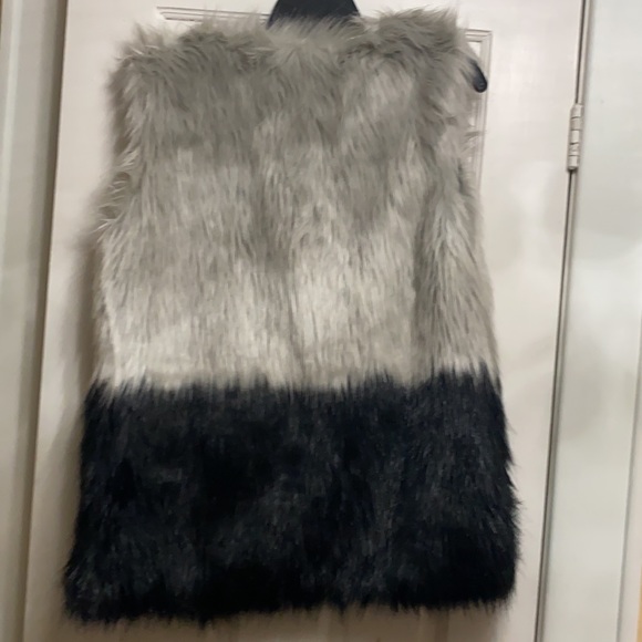 Faux fur vest - Picture 3 of 3